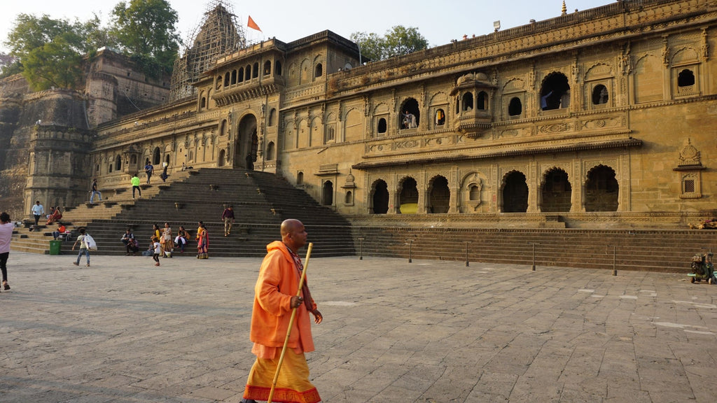 Along the Eternal Narmada: Maheshwar